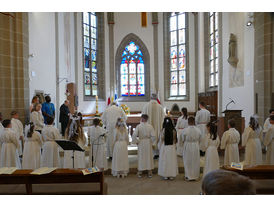 Feier der 1. Heiligen Kommunion in Sankt Crescentius (© Karl-Franz Thiede)
